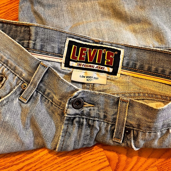 Levi’s 527 Low BootCut Jeans - Picture 3 of 4